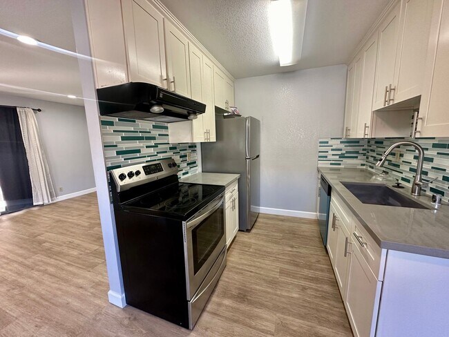 Building Photo - Price Reduced 2 Bedroom 2 Bath in Union City!