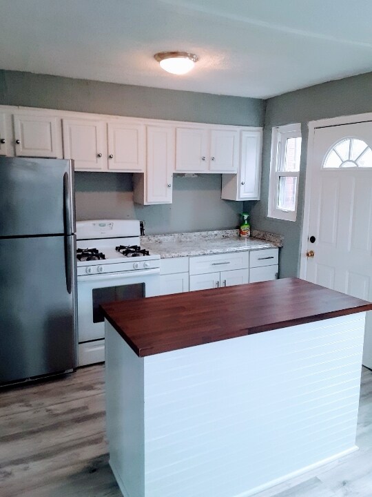 Kitchen - 188 Darrington St SW