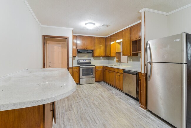 Building Photo - Nice Prattville Home with Loads of Character