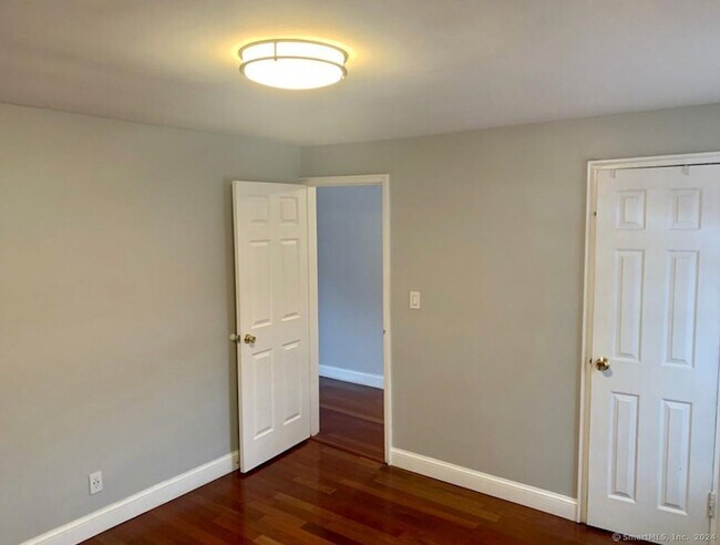 Foto del edificio - 1070 E Main St