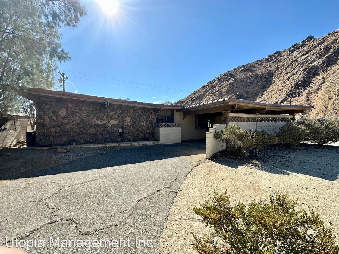 Foto principal - 2 br, 1.5 bath House - 22580 Parkmead Dr.