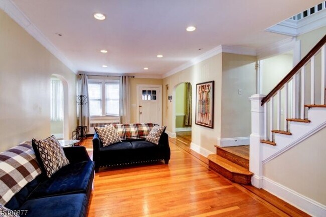 Building Photo - 151 Keer Ave