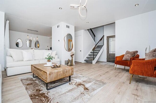 Building Photo - Town Home in El Cajon