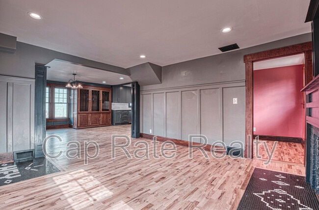 Building Photo - 108 S Grove St