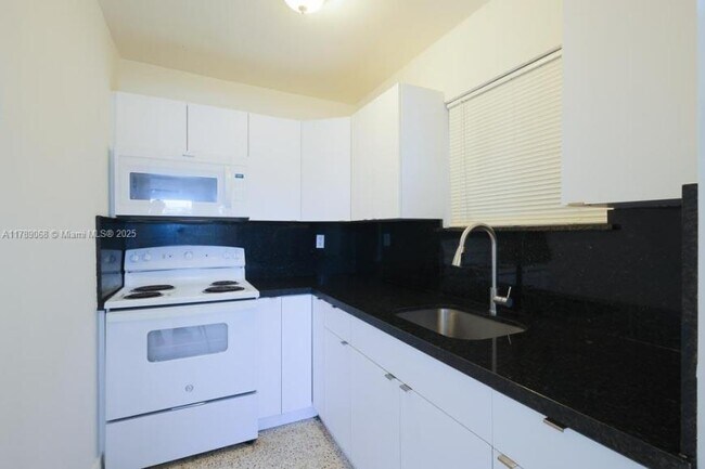 Foto del edificio - 2 bedroom in Miami FL 33142