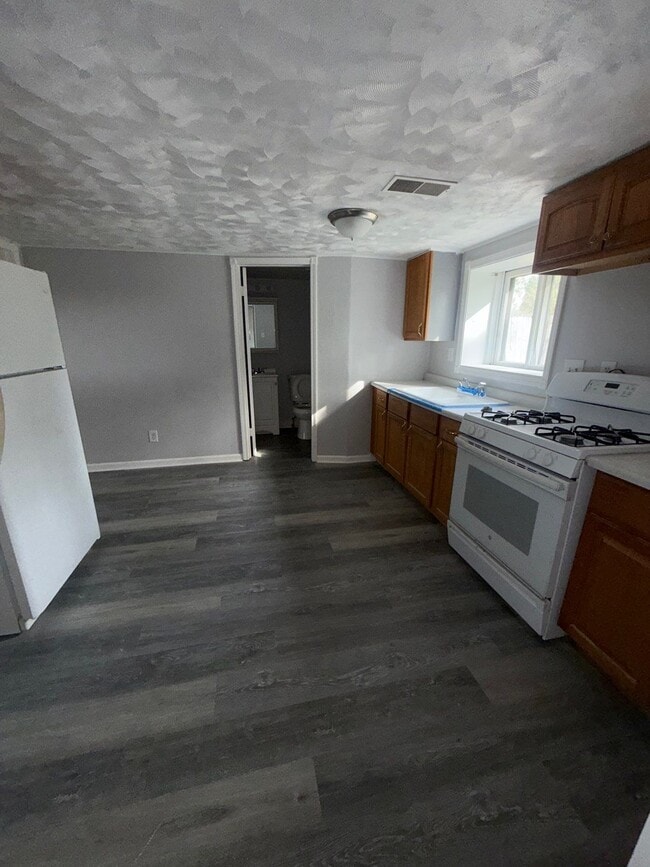 Building Photo - 127 Winona Dr