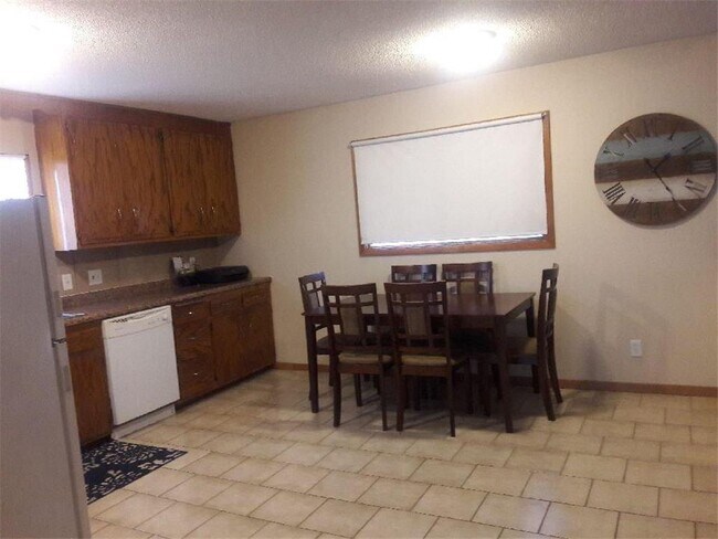 Foto del edificio - 9244 Syndicate Ave