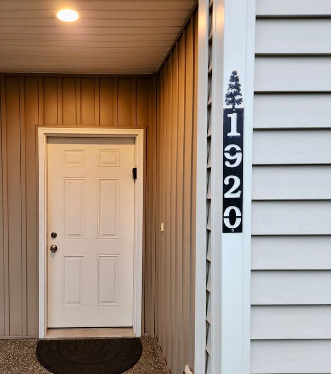 Building Photo - Beautiful 3 Bed / 2.5 Bath Townhome in Lake Stevens