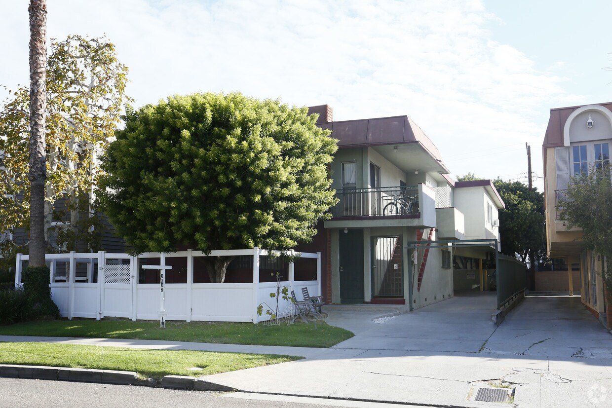 Primary Photo - 3632 Clarington Ave