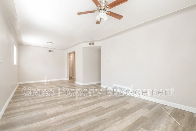 Photo - 1281 Victor St House