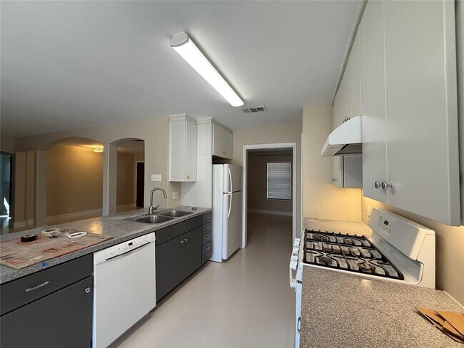 Foto del edificio - 7407 Albert Rd