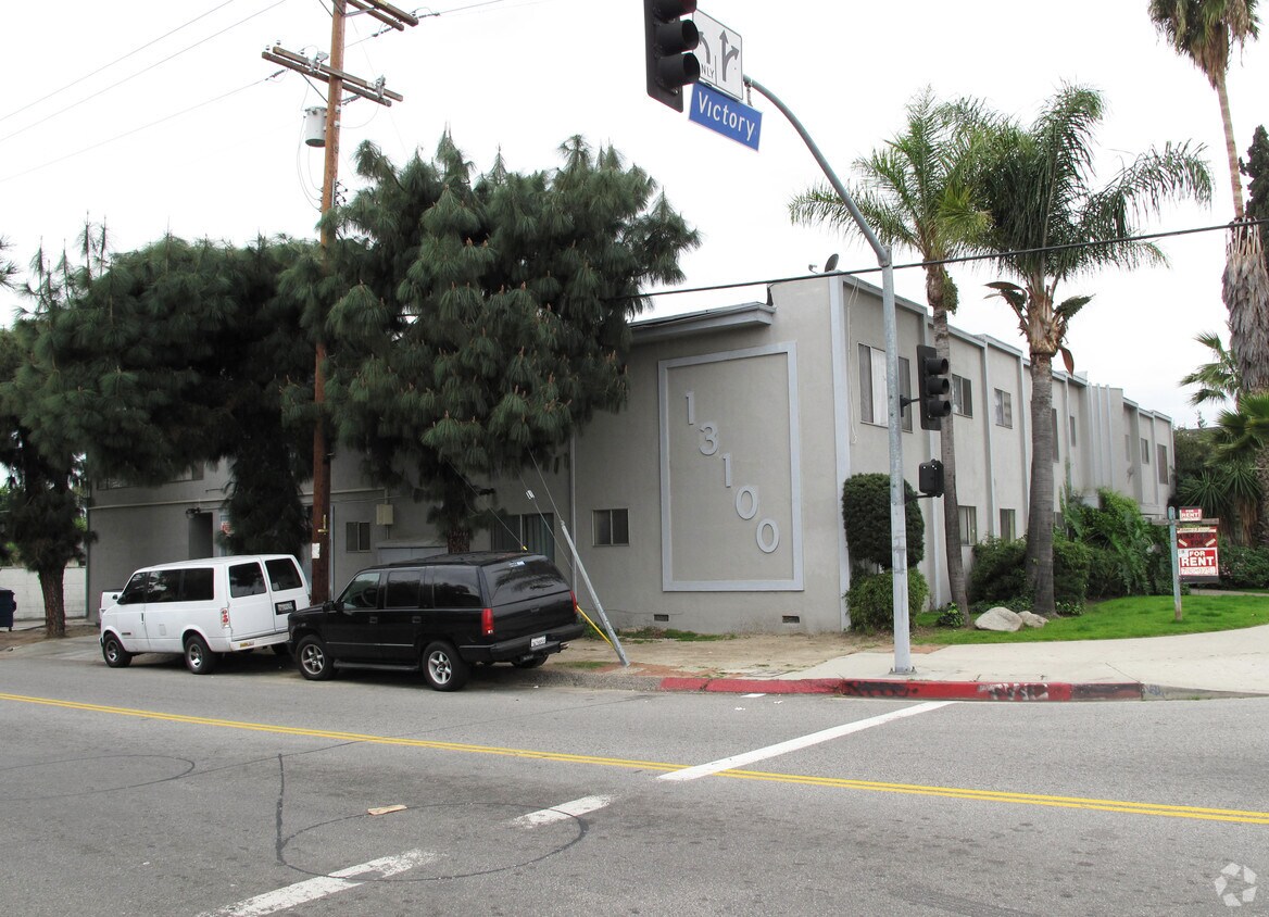 Primary Photo - 13100 Victory Blvd