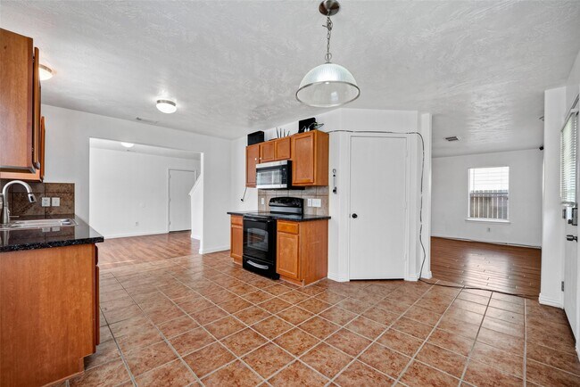 Foto del edificio - 4403 Sprangletop Ave