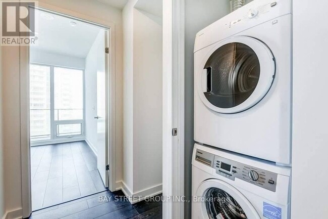 Building Photo - 125 Blue Jays Way