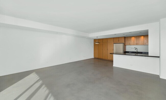 Building Photo - 207 W Clarendon Ave