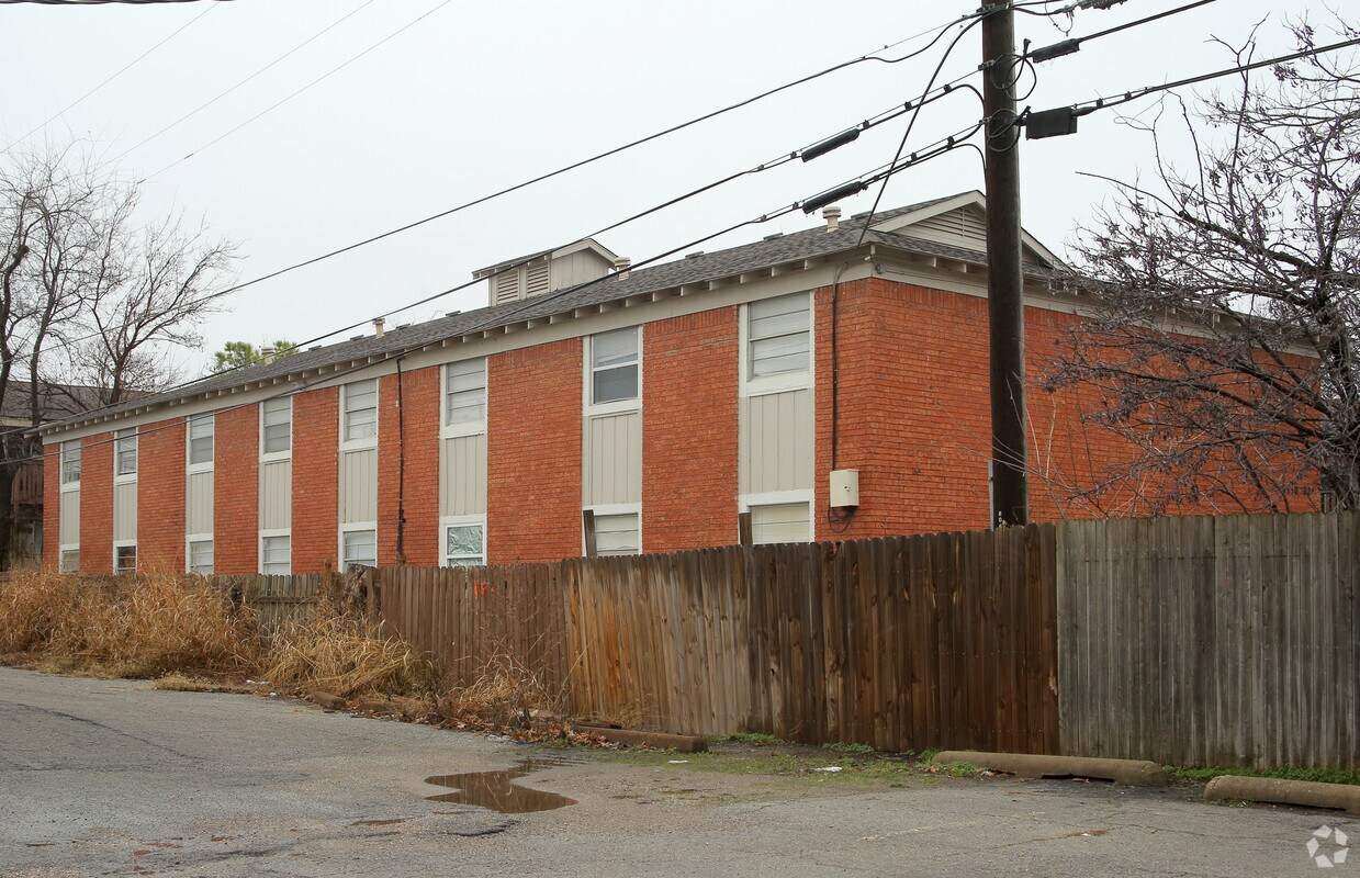 Building Photo - Charl Ann Apartments