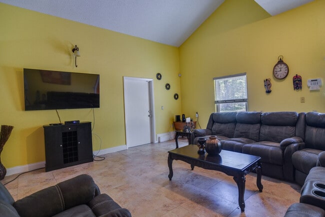 Building Photo - 2960 58th Ave S