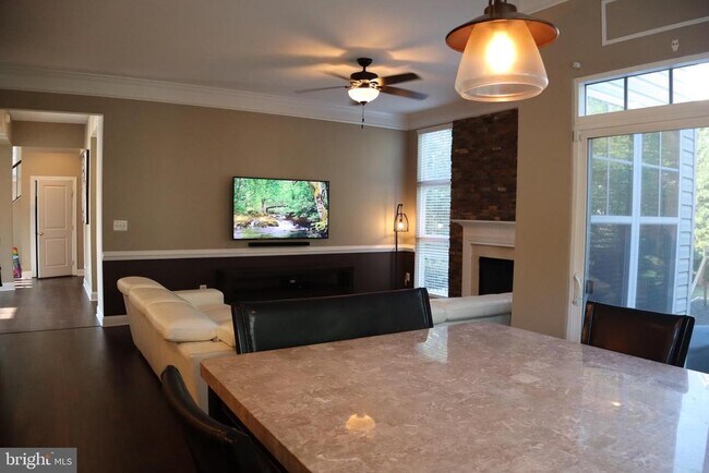 Building Photo - 9229 Falling Water Dr