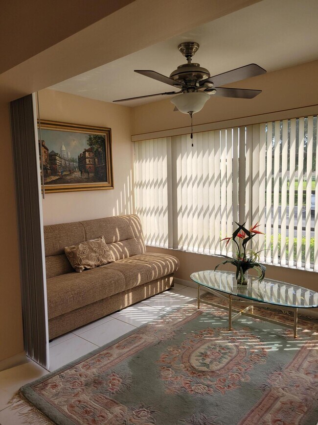 Foto del edificio - 14629 Canalview Dr