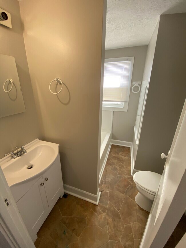 Foto del edificio - 2036 Singleton St