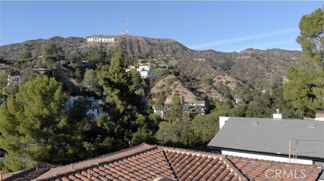 Building Photo - 3015 Hollyridge Dr