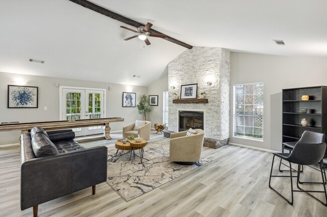 Foto del edificio - Lakeside Townhomes