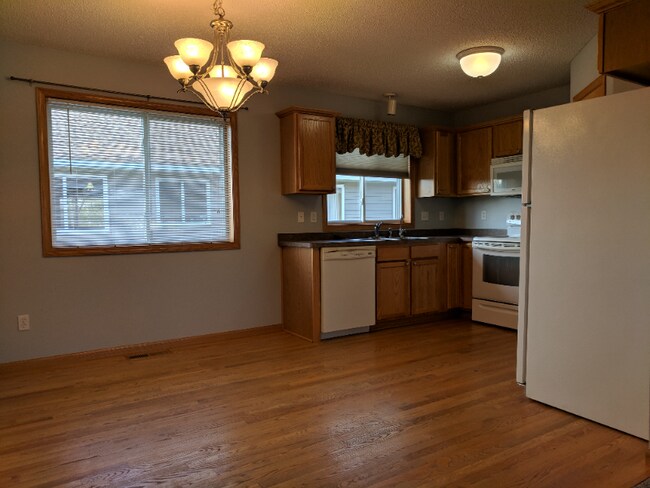 Building Photo - 545 Tanager Path