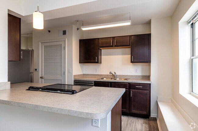 2 habitaciones, 2 baños - 111 m² - Cocina - Ellison Apartments