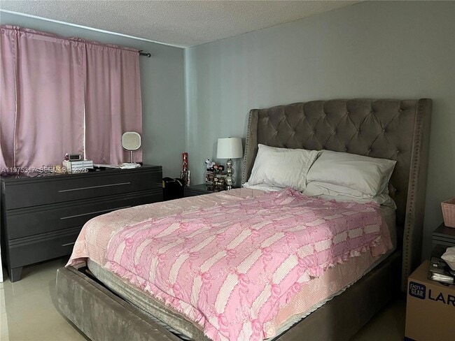 Foto del edificio - 8580 SW 212th St