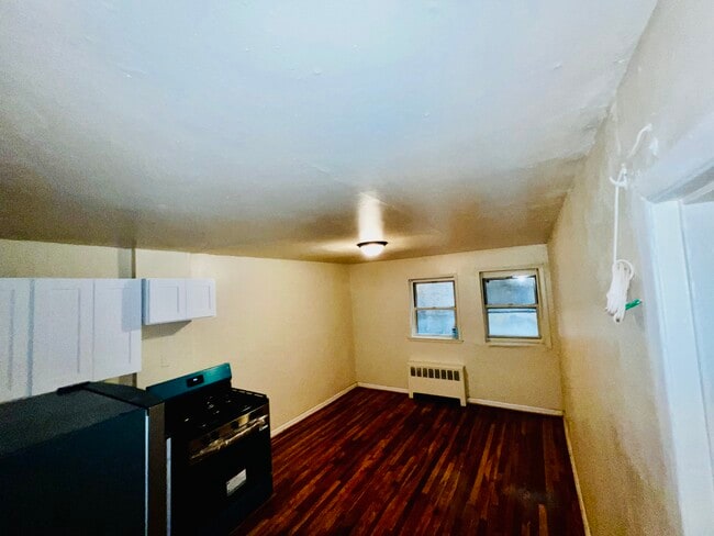 Building Photo - 381 McLean Ave