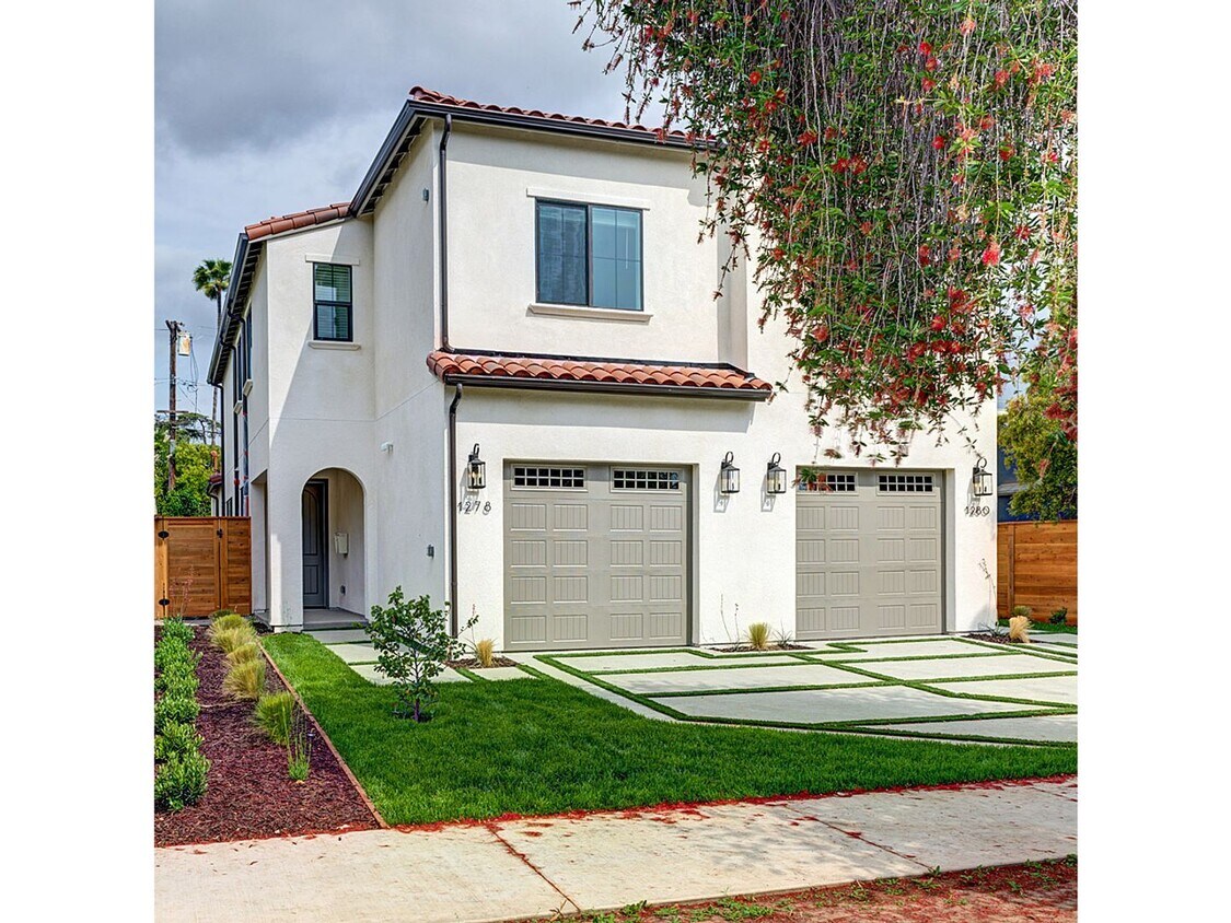 1278 Meadowbrook Duplex Apartment for Rent in Los Angeles, CA