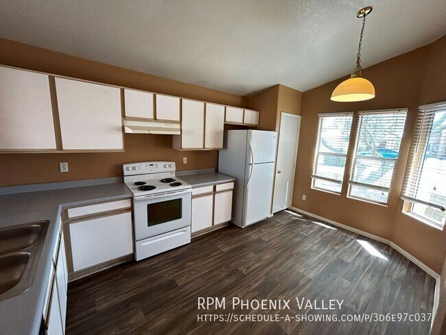 Building Photo - 6768 W Gardenia Ave
