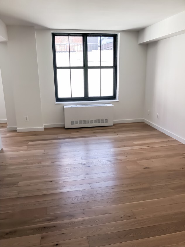 Primary Photo - 41 E Houston St