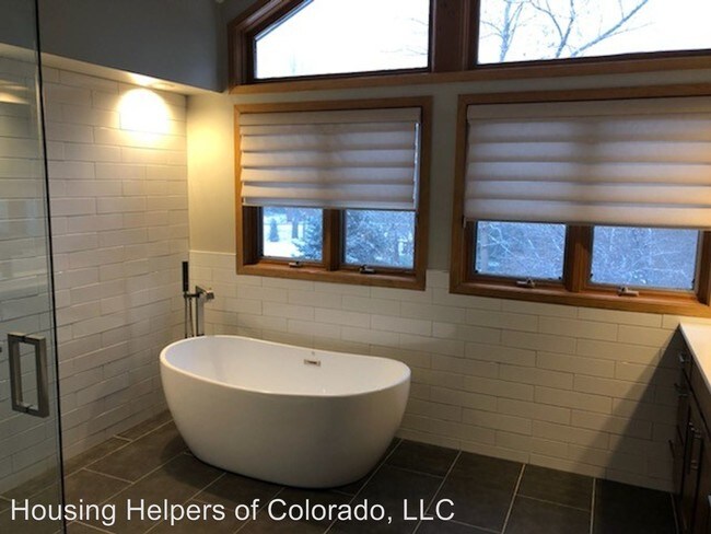 Building Photo - 3 br, 3.5 bath House - 6117 Songbird Circle