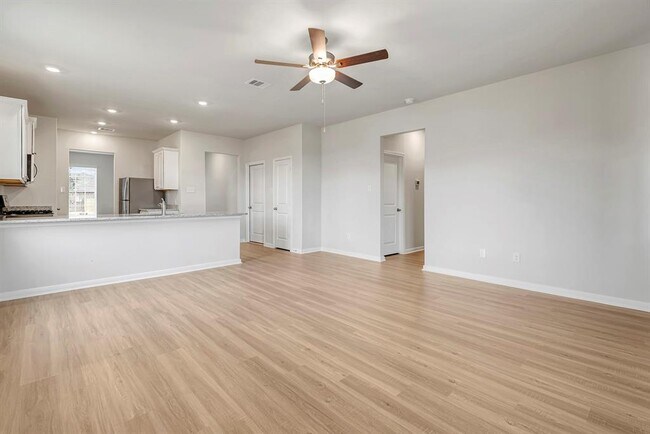 Building Photo - 421 Polly Grv Dr