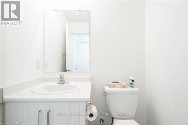 Photo du bâtiment - 590 N Service Rd