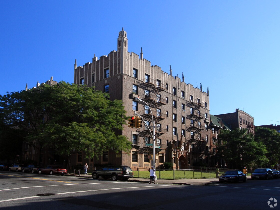 Primary Photo - 2016 albemalre rd