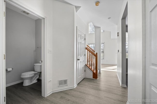 Building Photo - 2819 White Thorn Cir