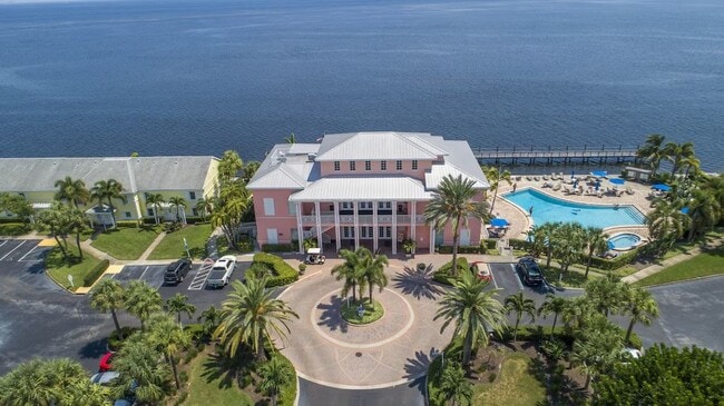 Building Photo - 4984 Beach Dr SE
