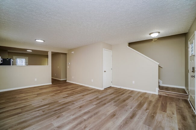 Building Photo - 4649 Kenross Dr