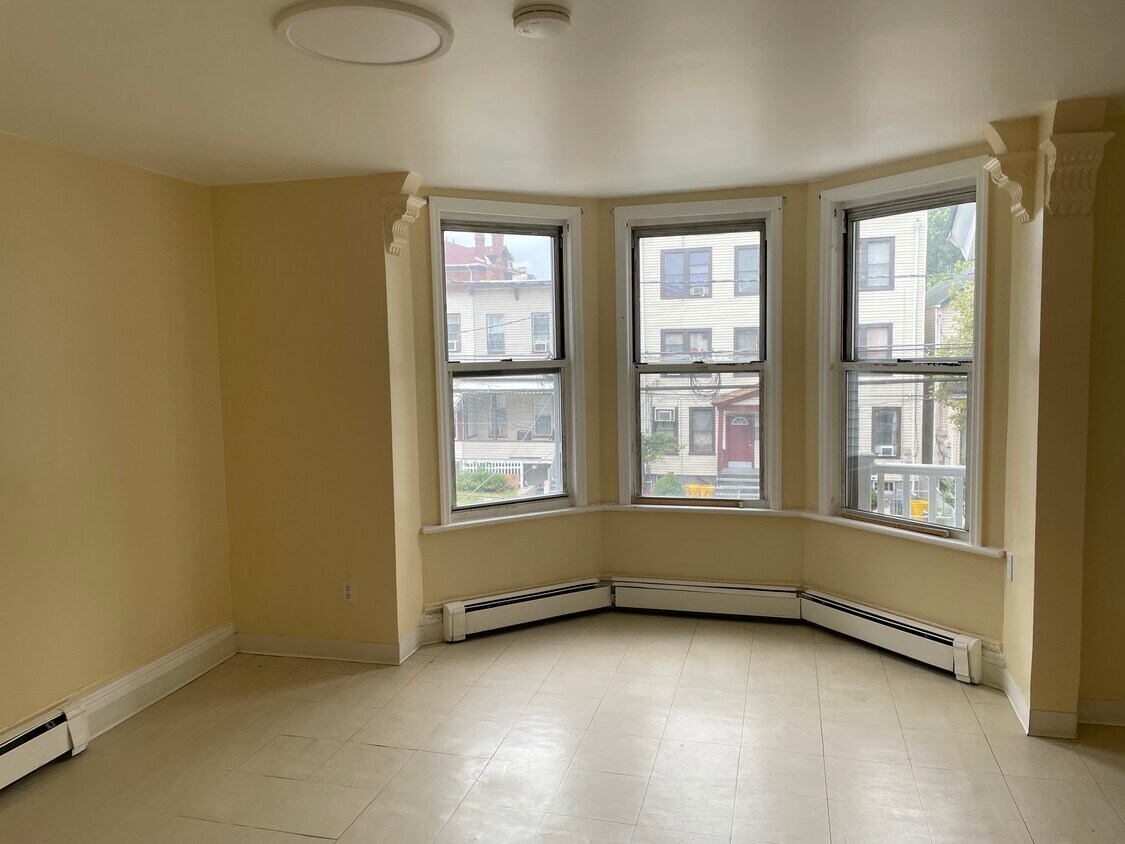 Master BR - 121 Washington Pl