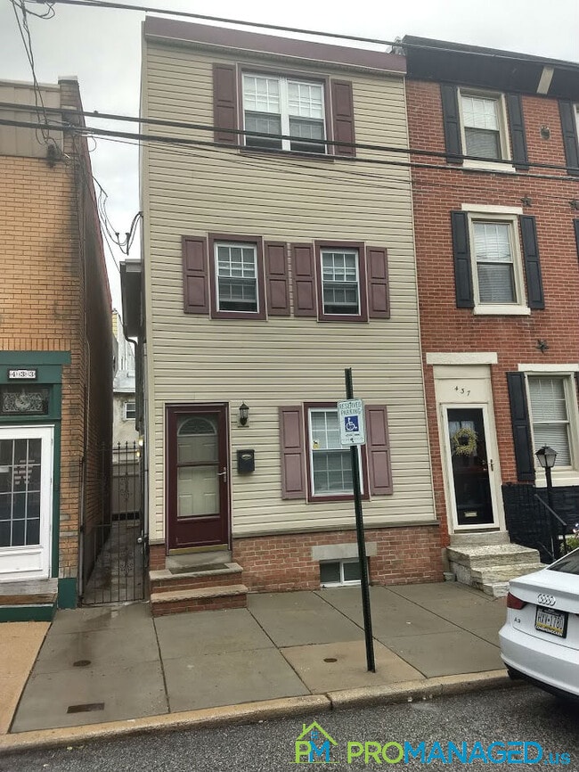 Building Photo - 435 E Wildey St