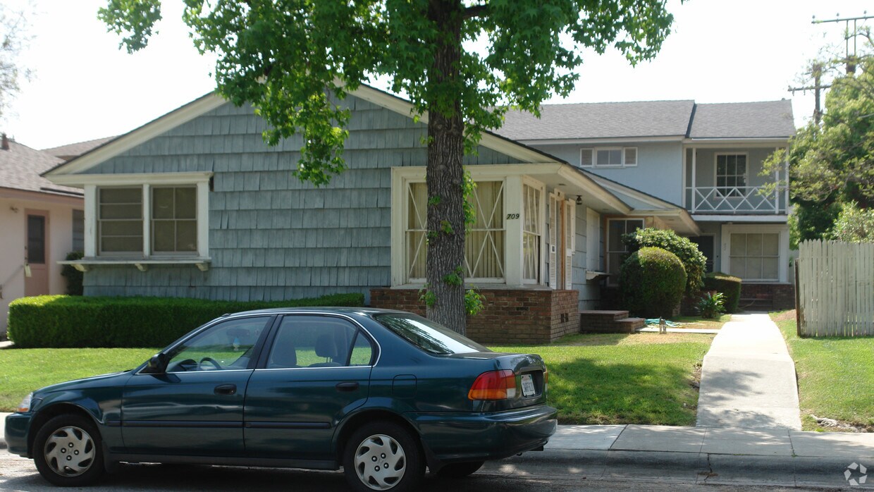 Building Photo - 709 Park Ave