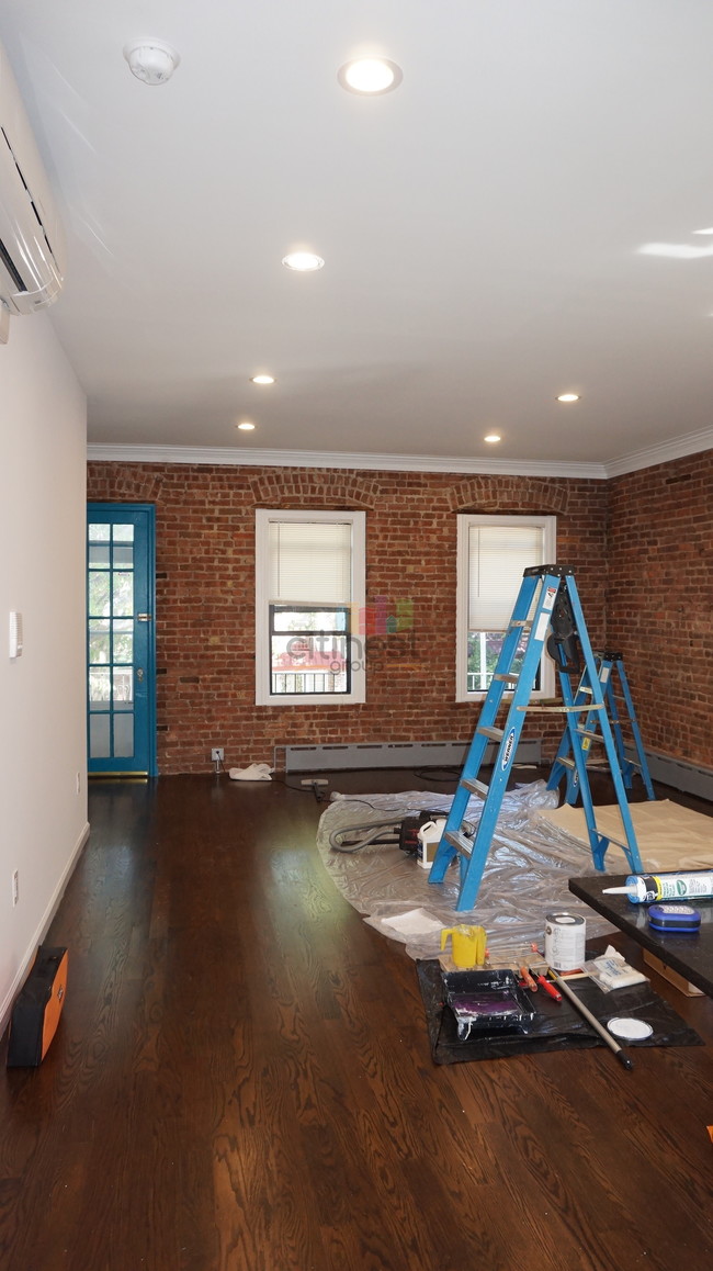 Building Photo - 518 85th St