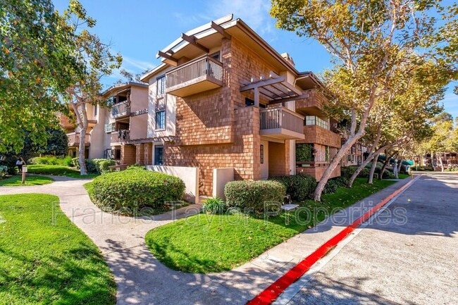 Building Photo - 8840 Villa La Jolla Dr