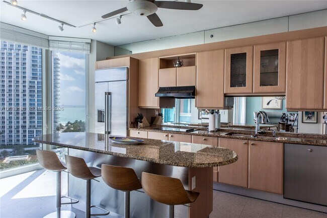 Foto del edificio - 300 South Pointe Dr