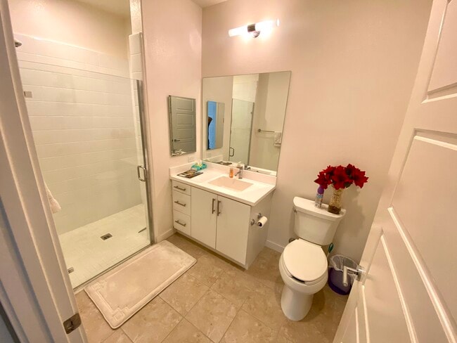 Building Photo - 22 Poppy