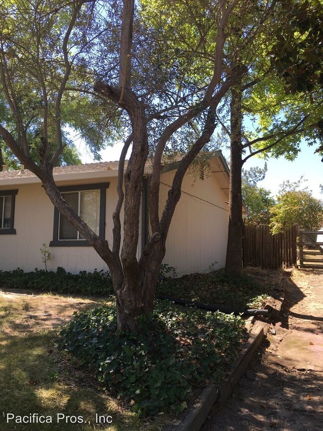 Foto del edificio - 656 Whyte Ave