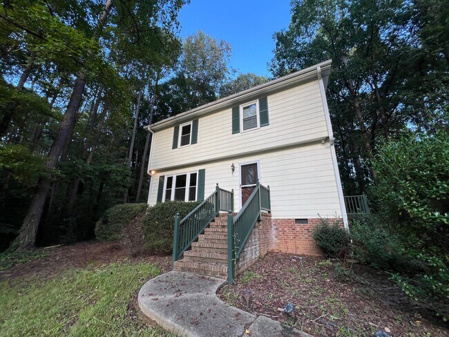 Building Photo - Newly Renovated 3BD, 2.5BA North Raleigh Home on a Private Lot in a Prime Location Near Shopping,...