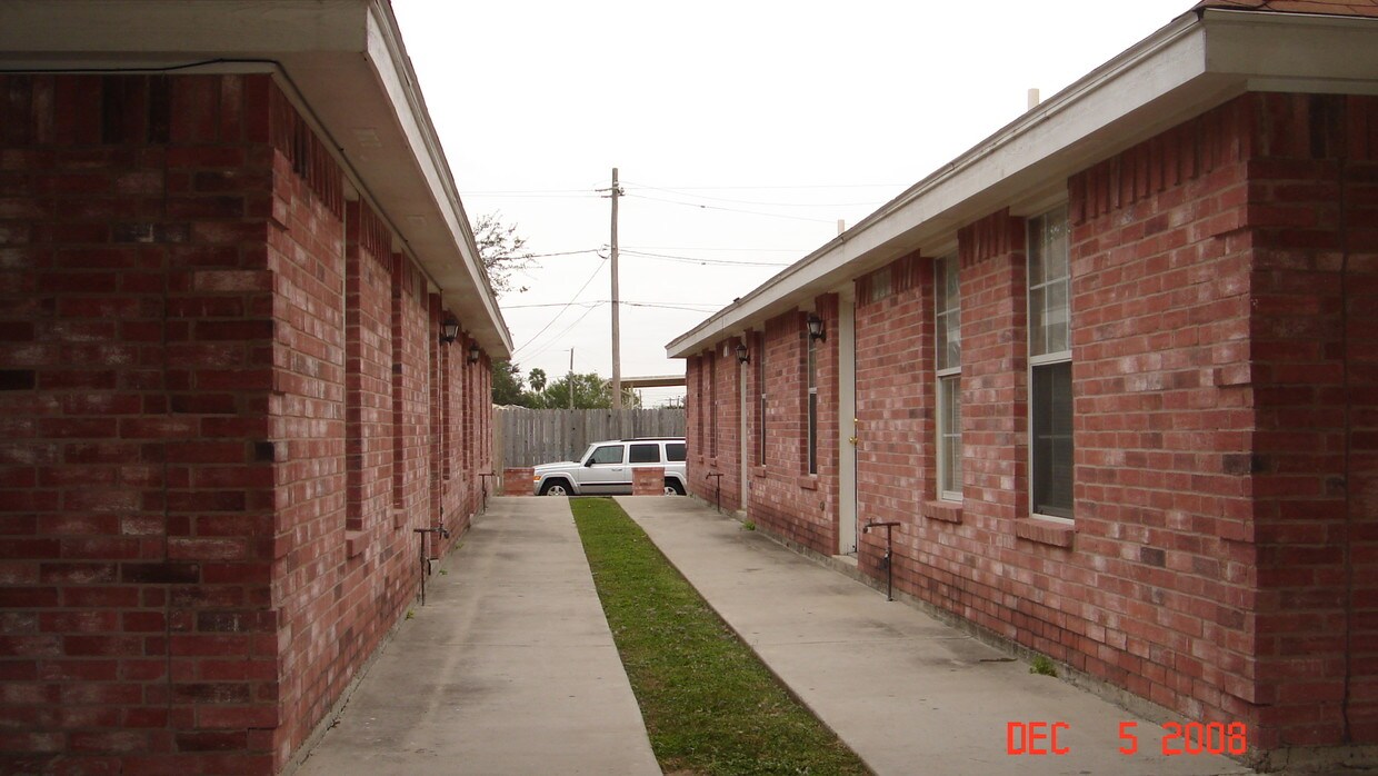 Foto del edificio - 2001 Bracey Ave
